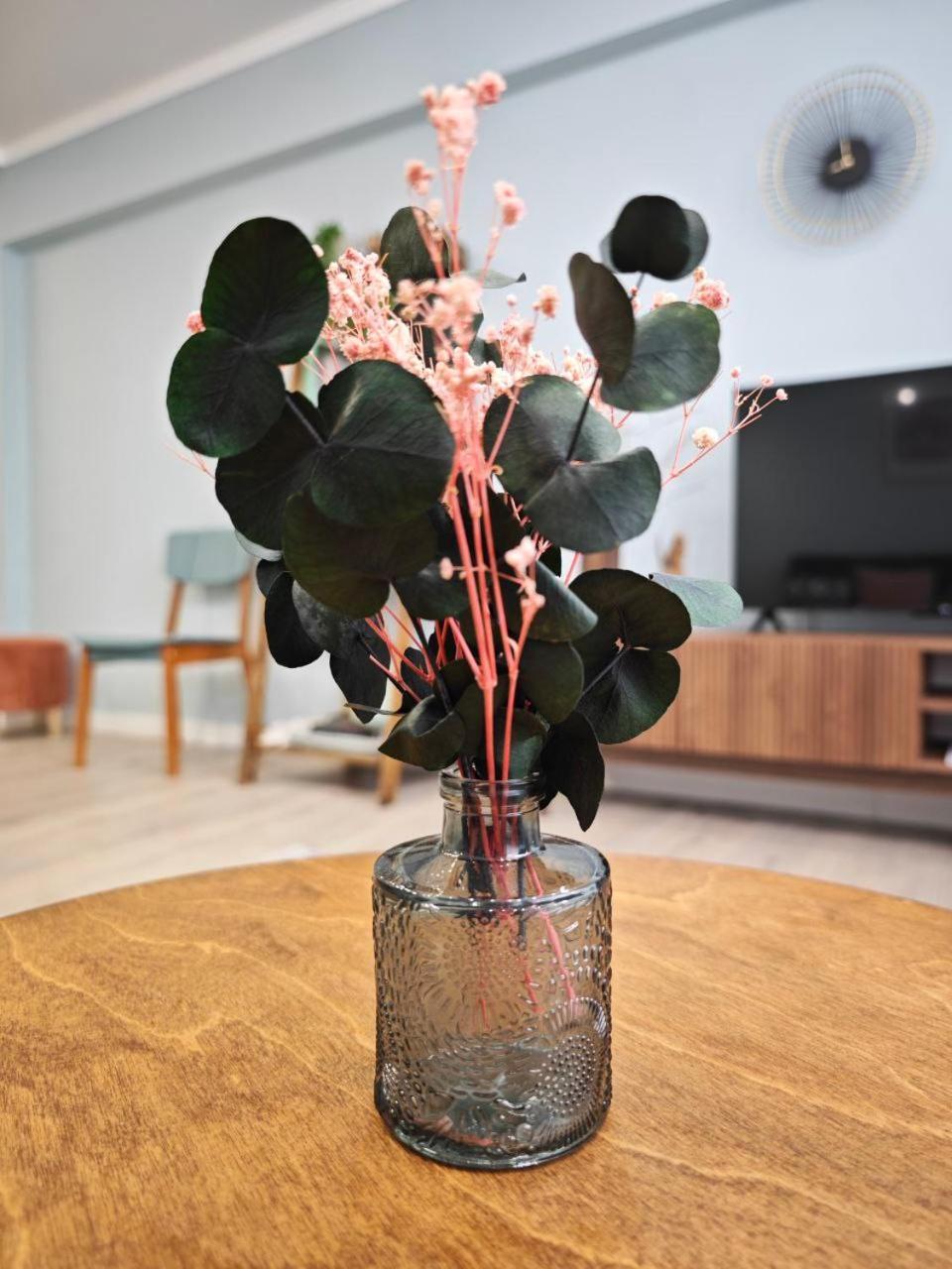Mid-Century Charm Apartments В Центре Алматы Extérieur photo