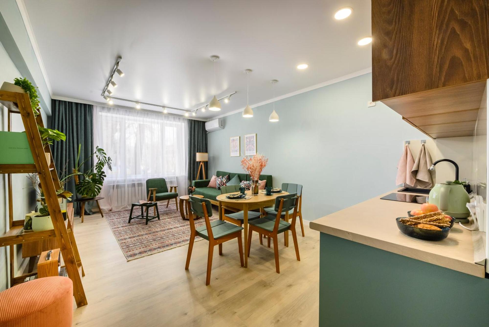 Mid-Century Charm Apartments В Центре Алматы Extérieur photo