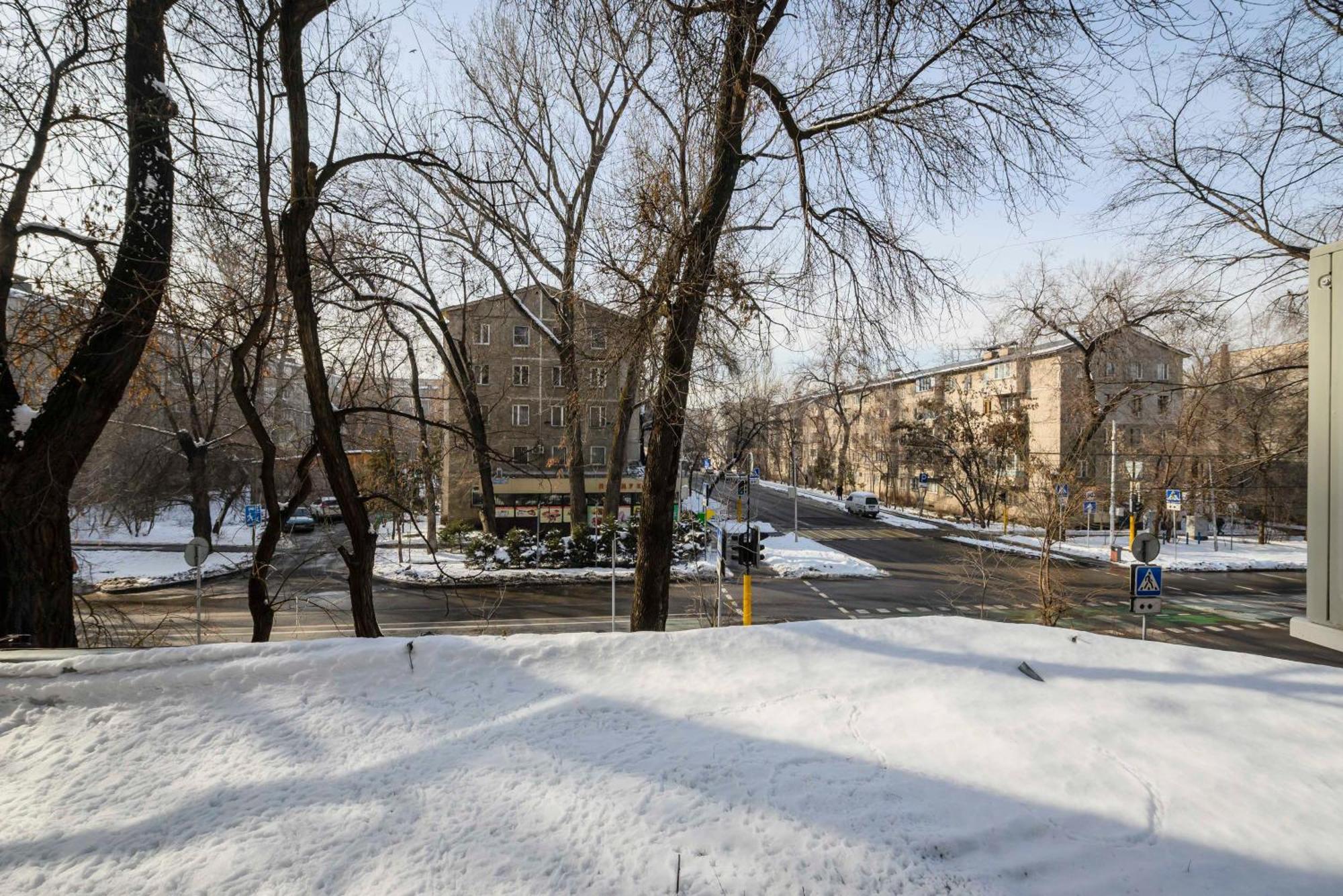 Mid-Century Charm Apartments В Центре Алматы Extérieur photo